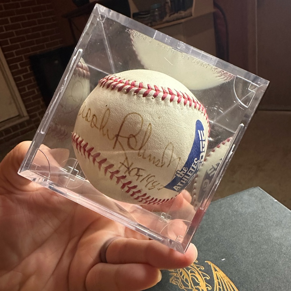 Signed baseball - Picture 2 of 7